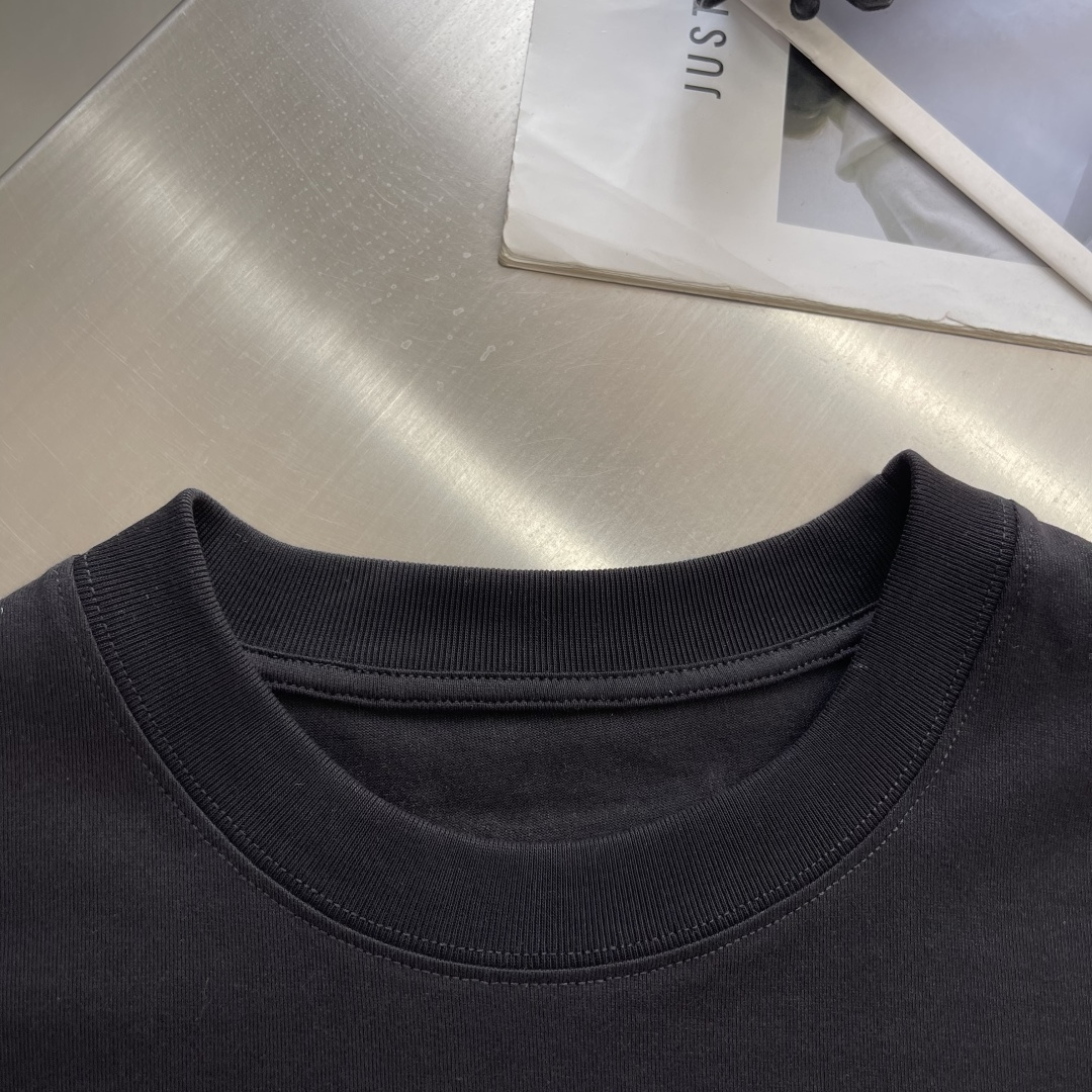 -MCQueen 印花细节全棉T恤厚款面料质感很好，亲肤感强，穿着舒适！尺码:S-XL肩宽5052535