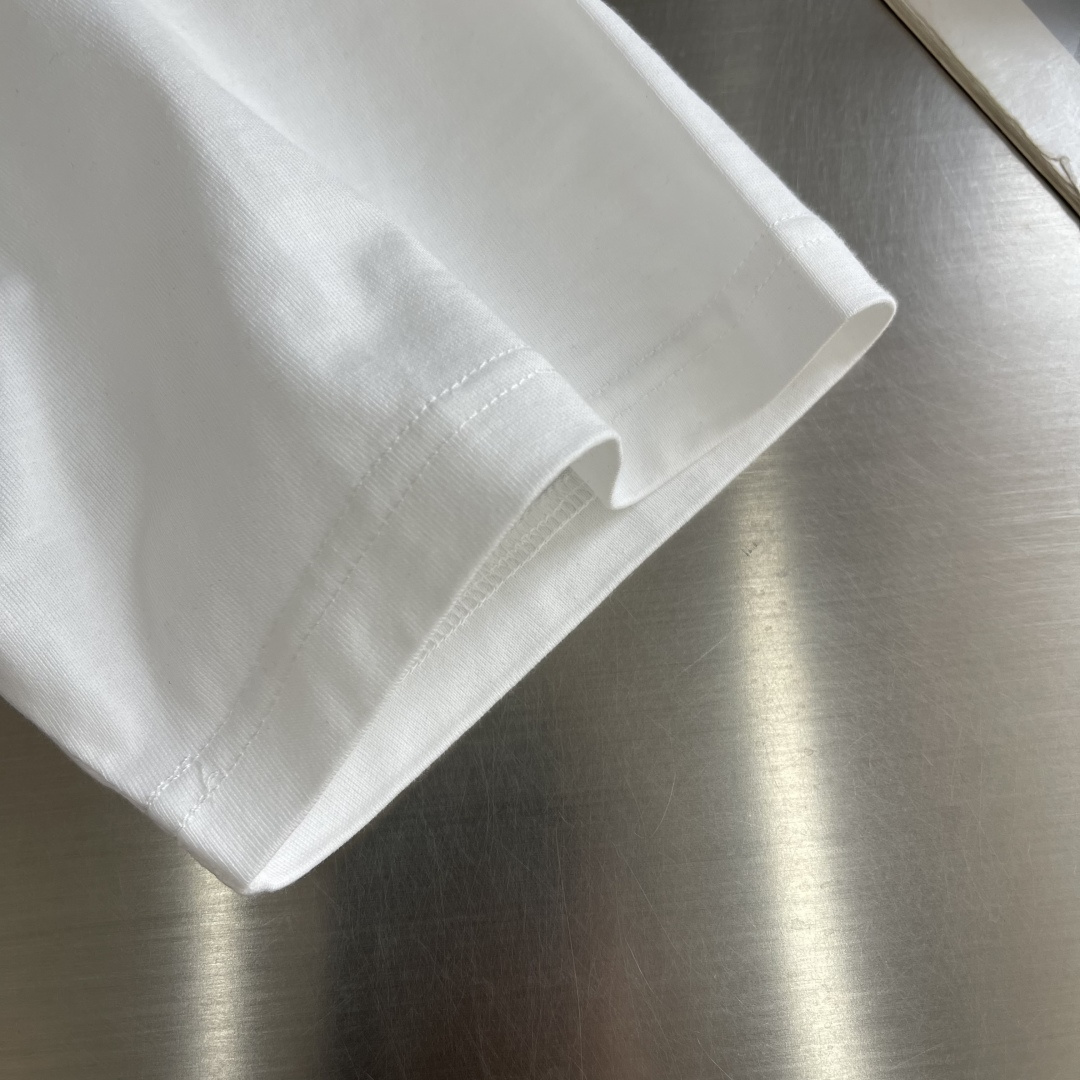 -MCQueen 印花细节全棉T恤厚款面料质感很好，亲肤感强，穿着舒适！尺码:S-XL肩宽5052535