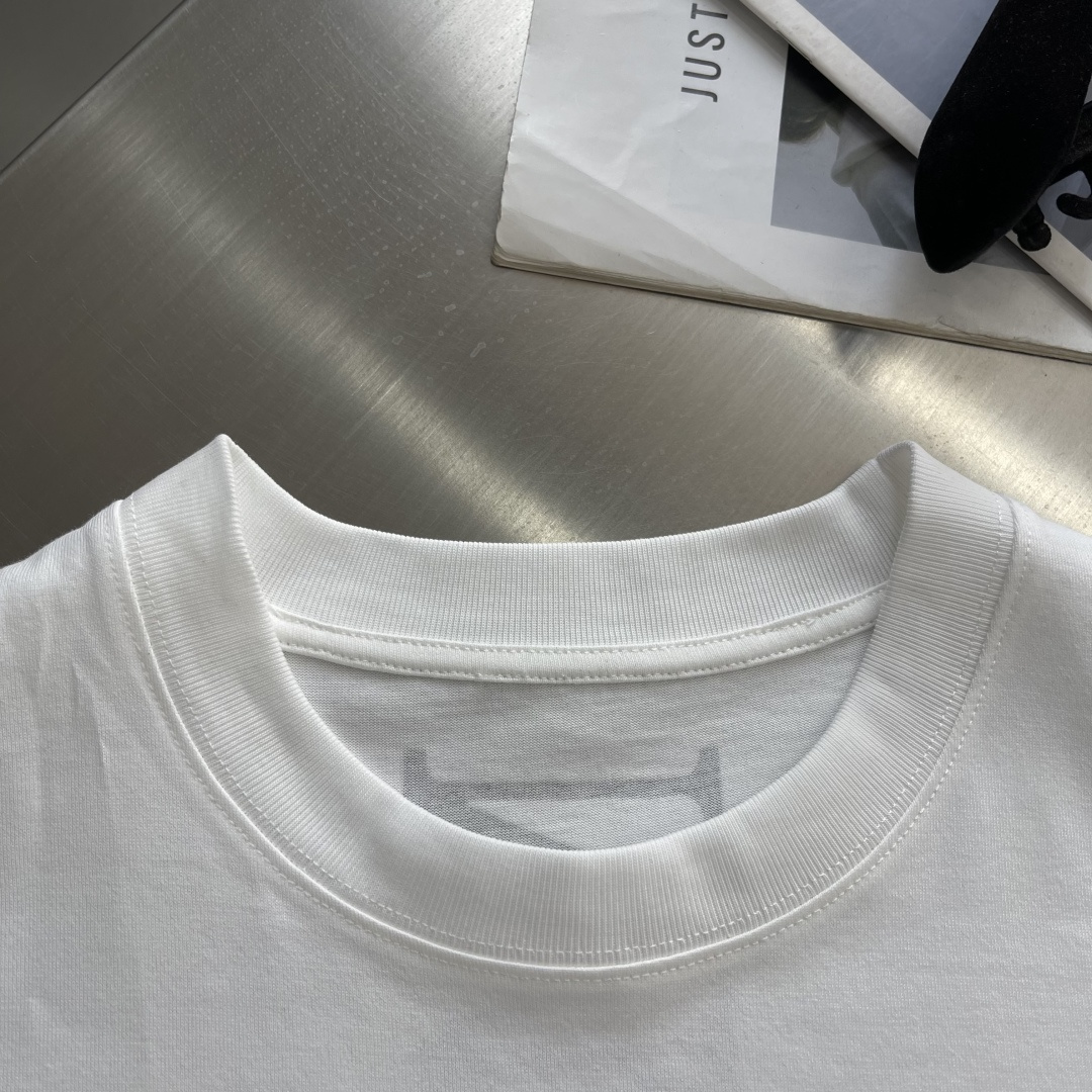 -MCQueen 印花细节全棉T恤厚款面料质感很好，亲肤感强，穿着舒适！尺码:S-XL肩宽5052535