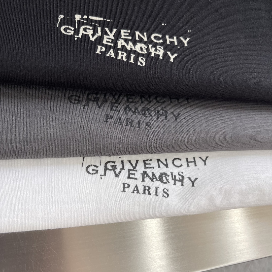 -GVC 印花细节全棉T恤面料质感很好，亲肤感强，穿着舒适！尺码:S-XL肩宽50525355胸围 10