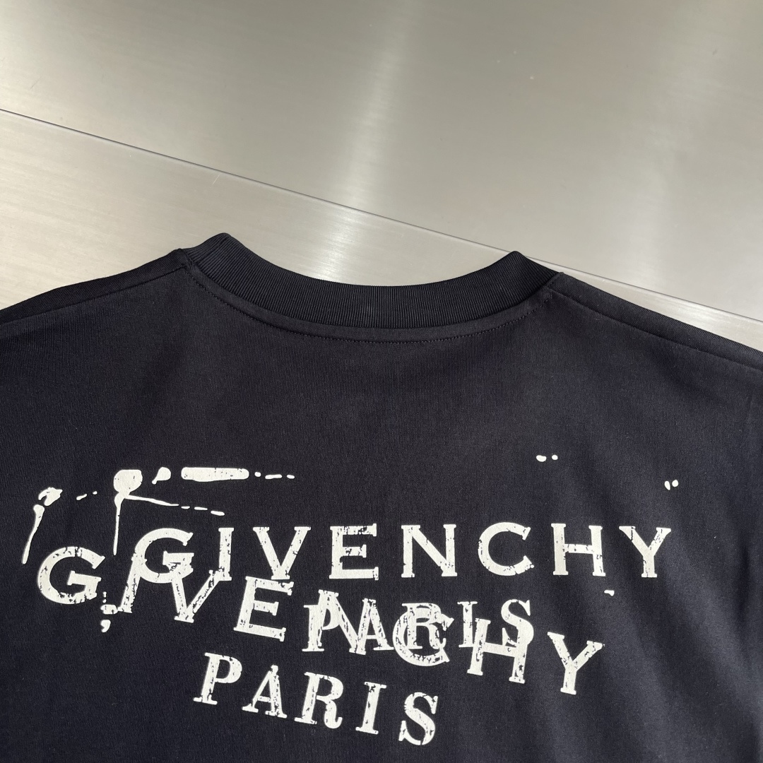 -GVC 印花细节全棉T恤面料质感很好，亲肤感强，穿着舒适！尺码:S-XL肩宽50525355胸围 10