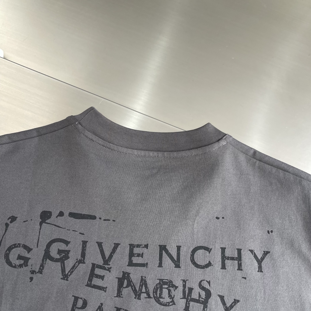 -GVC 印花细节全棉T恤面料质感很好，亲肤感强，穿着舒适！尺码:S-XL肩宽50525355胸围 10