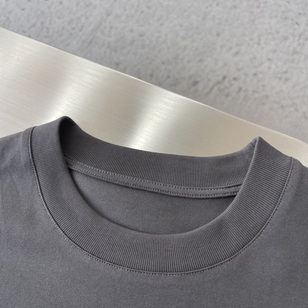 -GVC 印花细节全棉T恤面料质感很好，亲肤感强，穿着舒适！尺码:S-XL肩宽50525355胸围 10