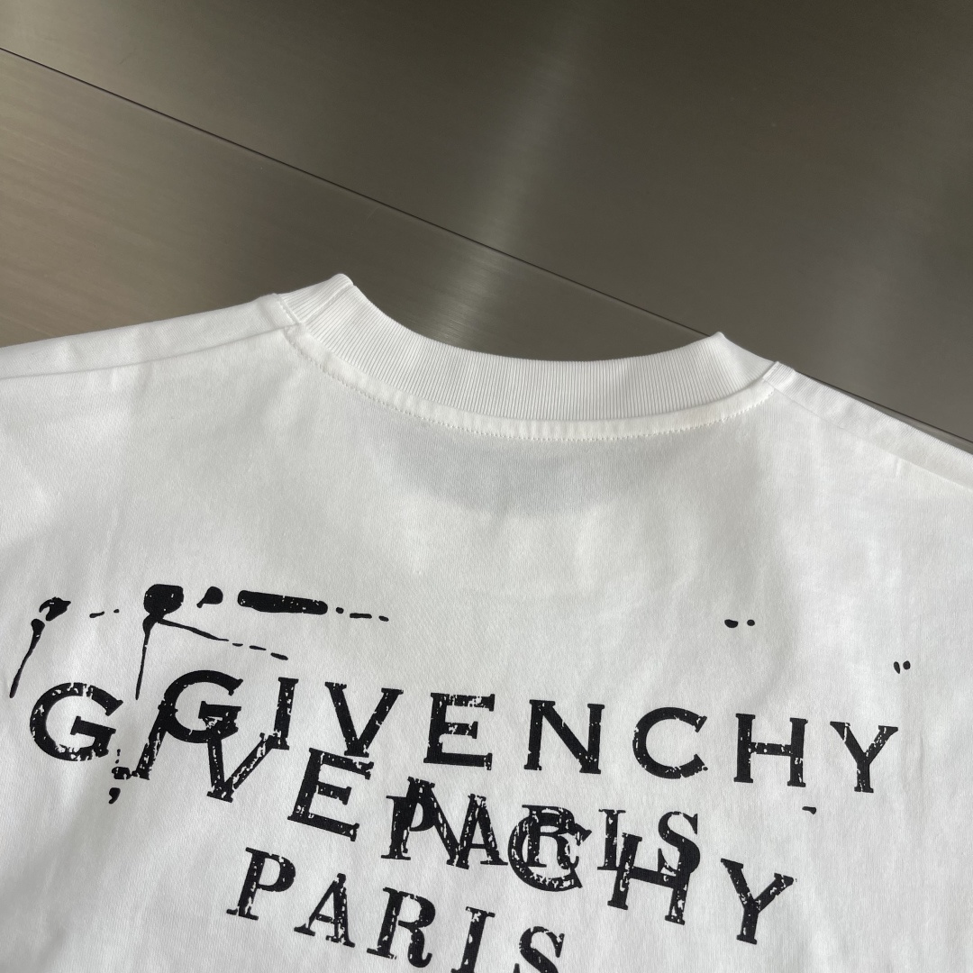 -GVC 印花细节全棉T恤面料质感很好，亲肤感强，穿着舒适！尺码:S-XL肩宽50525355胸围 10