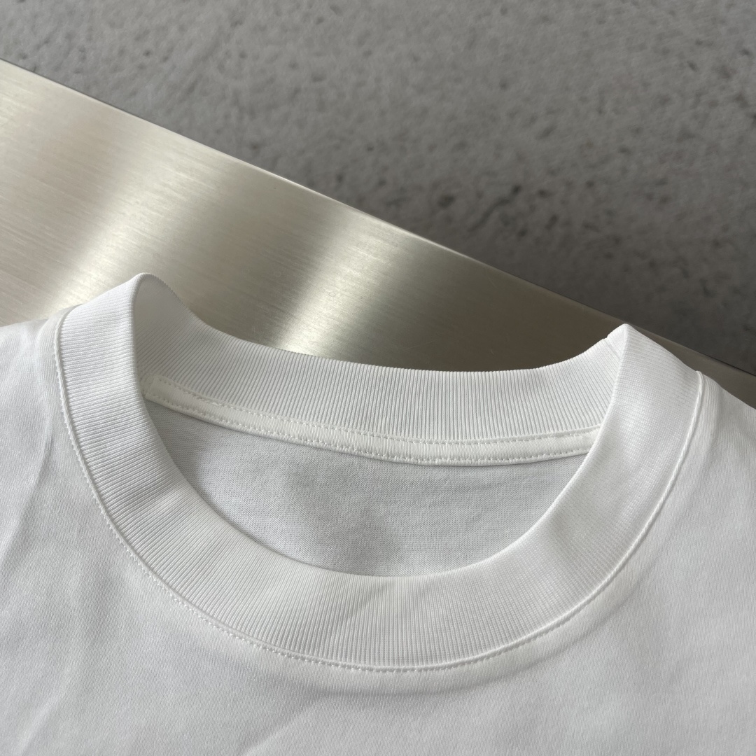 -GVC 印花细节全棉T恤面料质感很好，亲肤感强，穿着舒适！尺码:S-XL肩宽50525355胸围 10