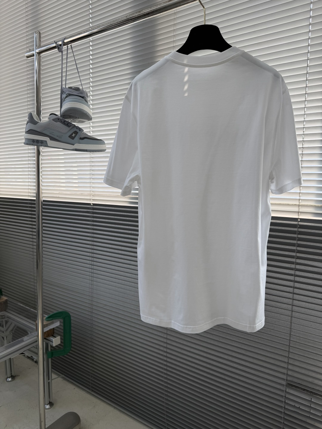 -LOEW 贴布刺绣细节全棉T恤面料质感很好，亲肤感强，穿着舒适！尺码:S-XXL肩宽444547485