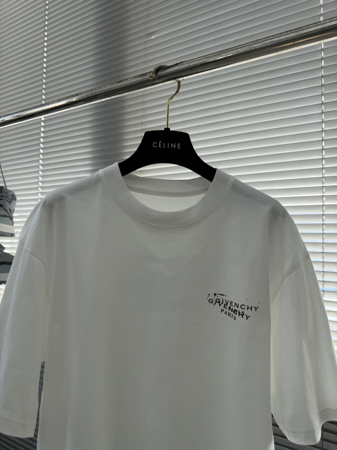 -GVC 印花细节全棉T恤面料质感很好，亲肤感强，穿着舒适！尺码:S-XL肩宽50525355胸围 10