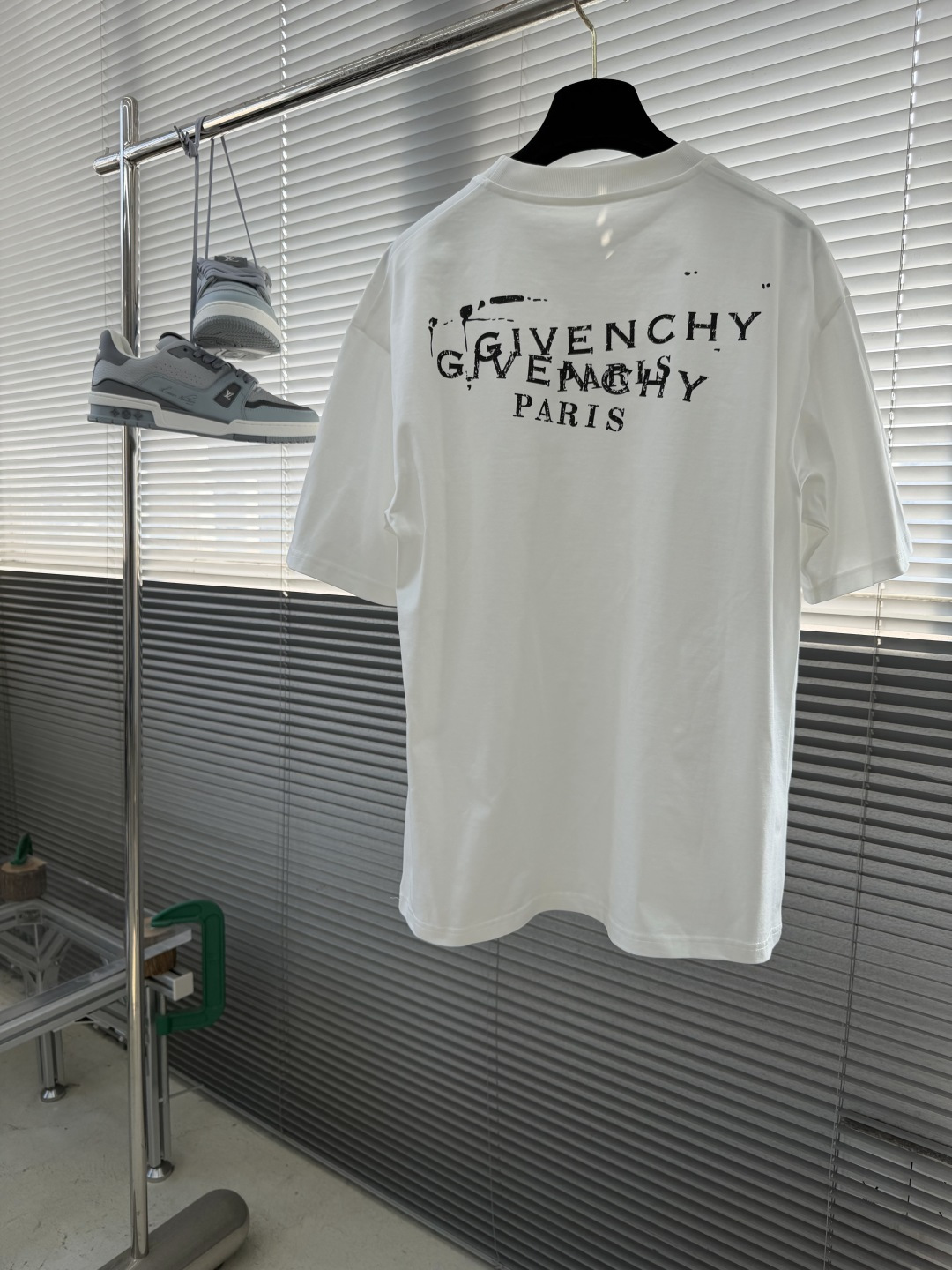 -GVC 印花细节全棉T恤面料质感很好，亲肤感强，穿着舒适！尺码:S-XL肩宽50525355胸围 10