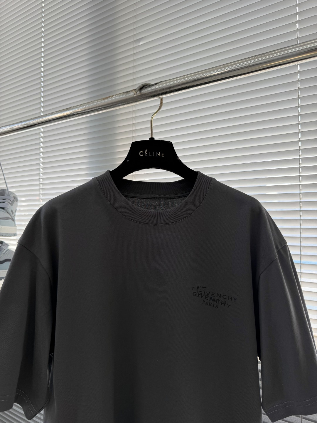 -GVC 印花细节全棉T恤面料质感很好，亲肤感强，穿着舒适！尺码:S-XL肩宽50525355胸围 10