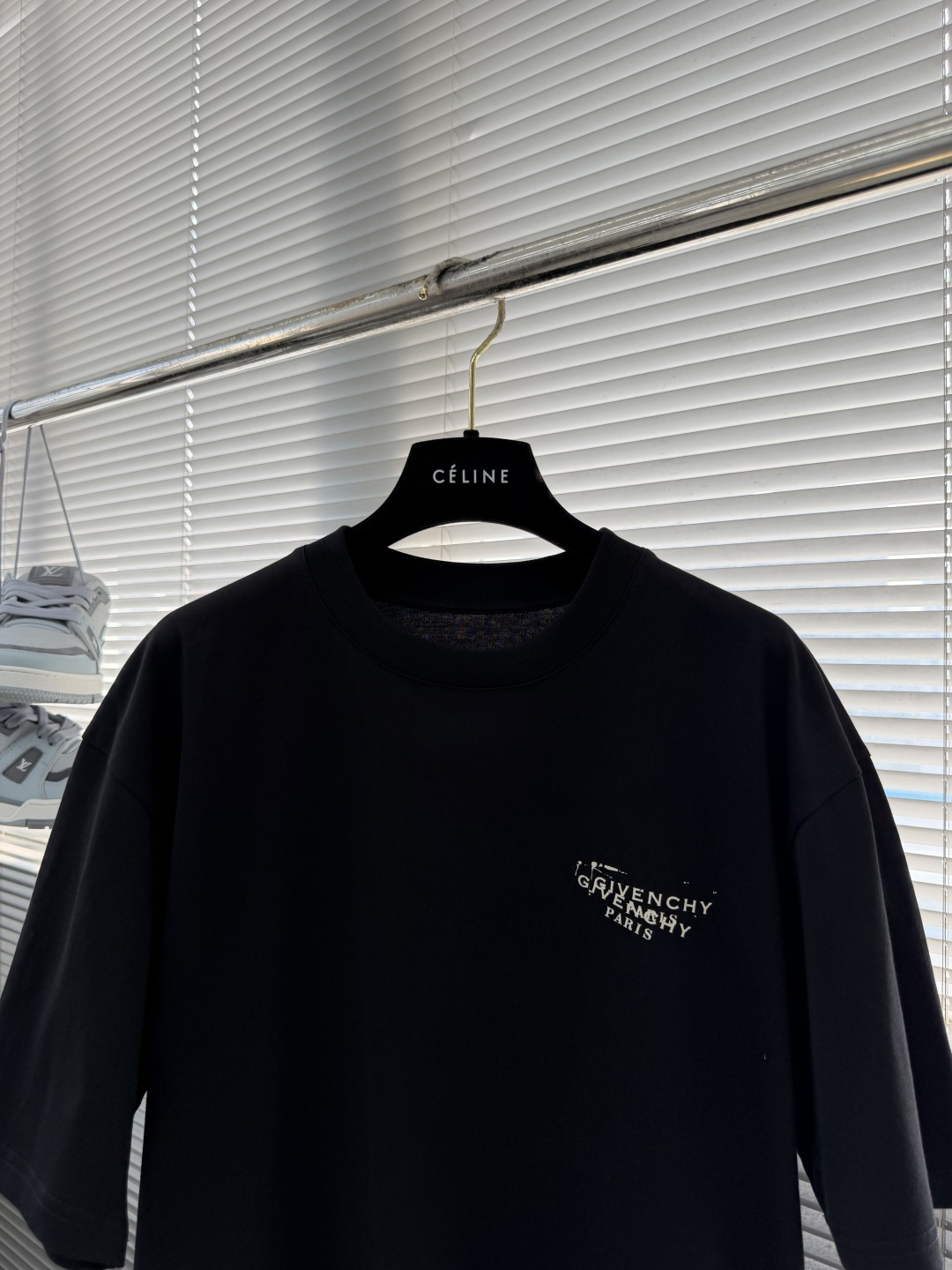 -GVC 印花细节全棉T恤面料质感很好，亲肤感强，穿着舒适！尺码:S-XL肩宽50525355胸围 10