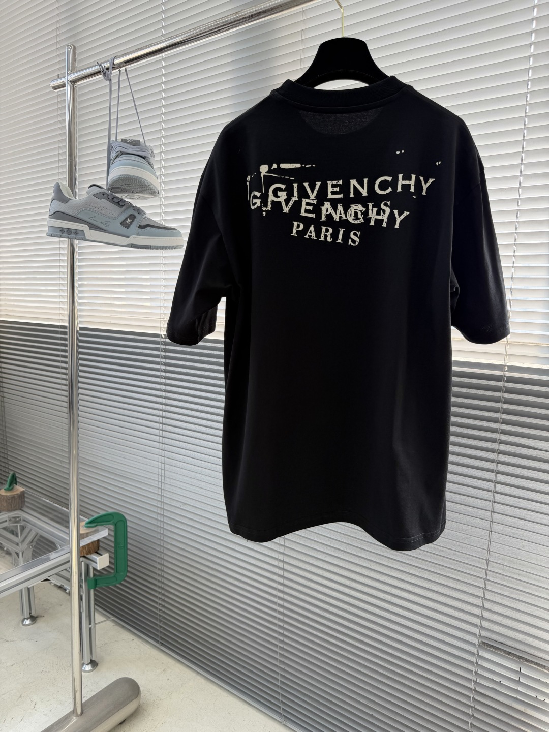 -GVC 印花细节全棉T恤面料质感很好，亲肤感强，穿着舒适！尺码:S-XL肩宽50525355胸围 10