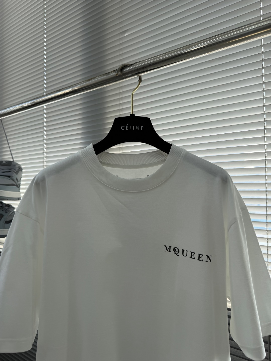 -MCQueen 印花细节全棉T恤厚款面料质感很好，亲肤感强，穿着舒适！尺码:S-XL肩宽5052535