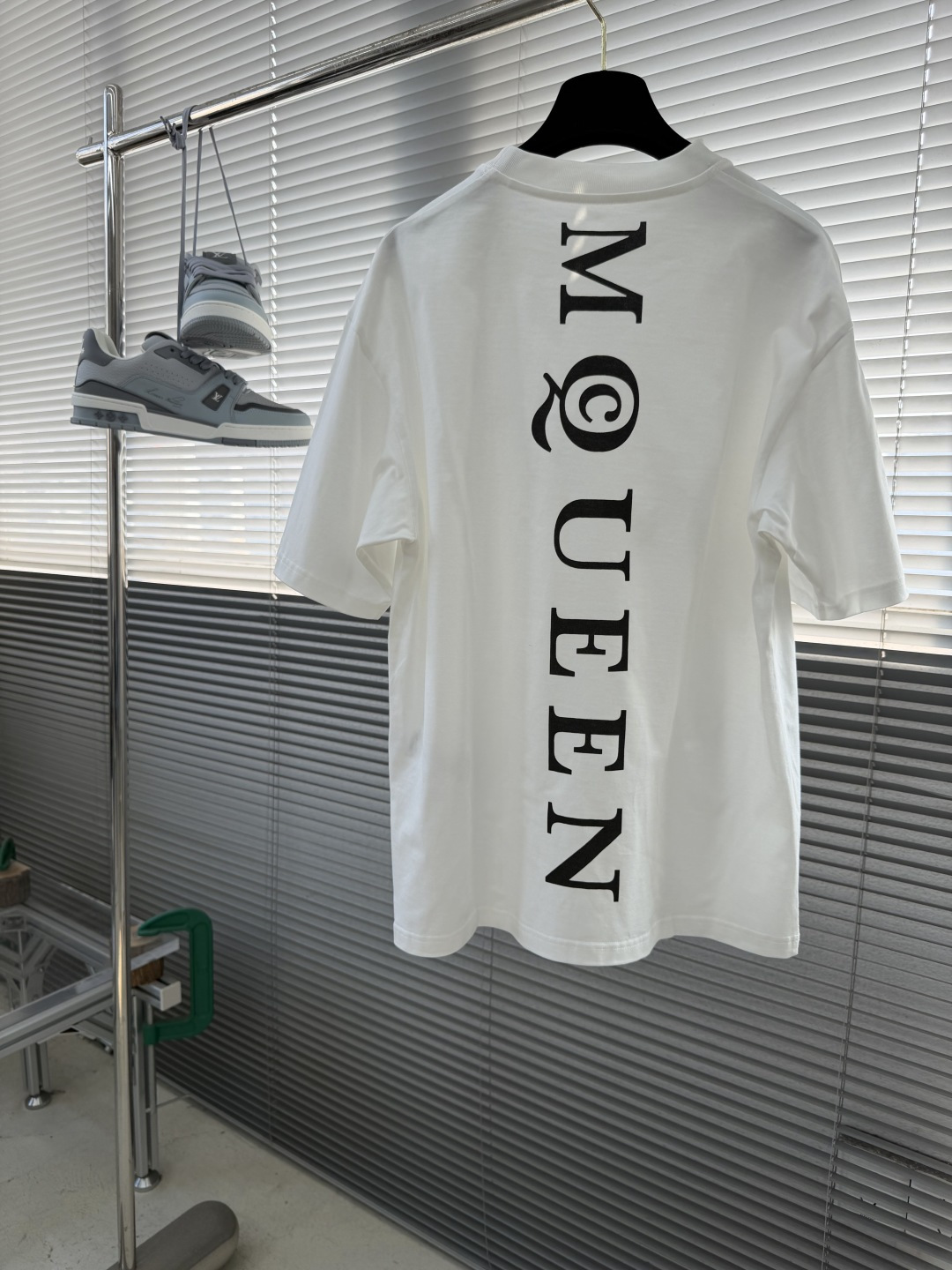 -MCQueen 印花细节全棉T恤厚款面料质感很好，亲肤感强，穿着舒适！尺码:S-XL肩宽5052535