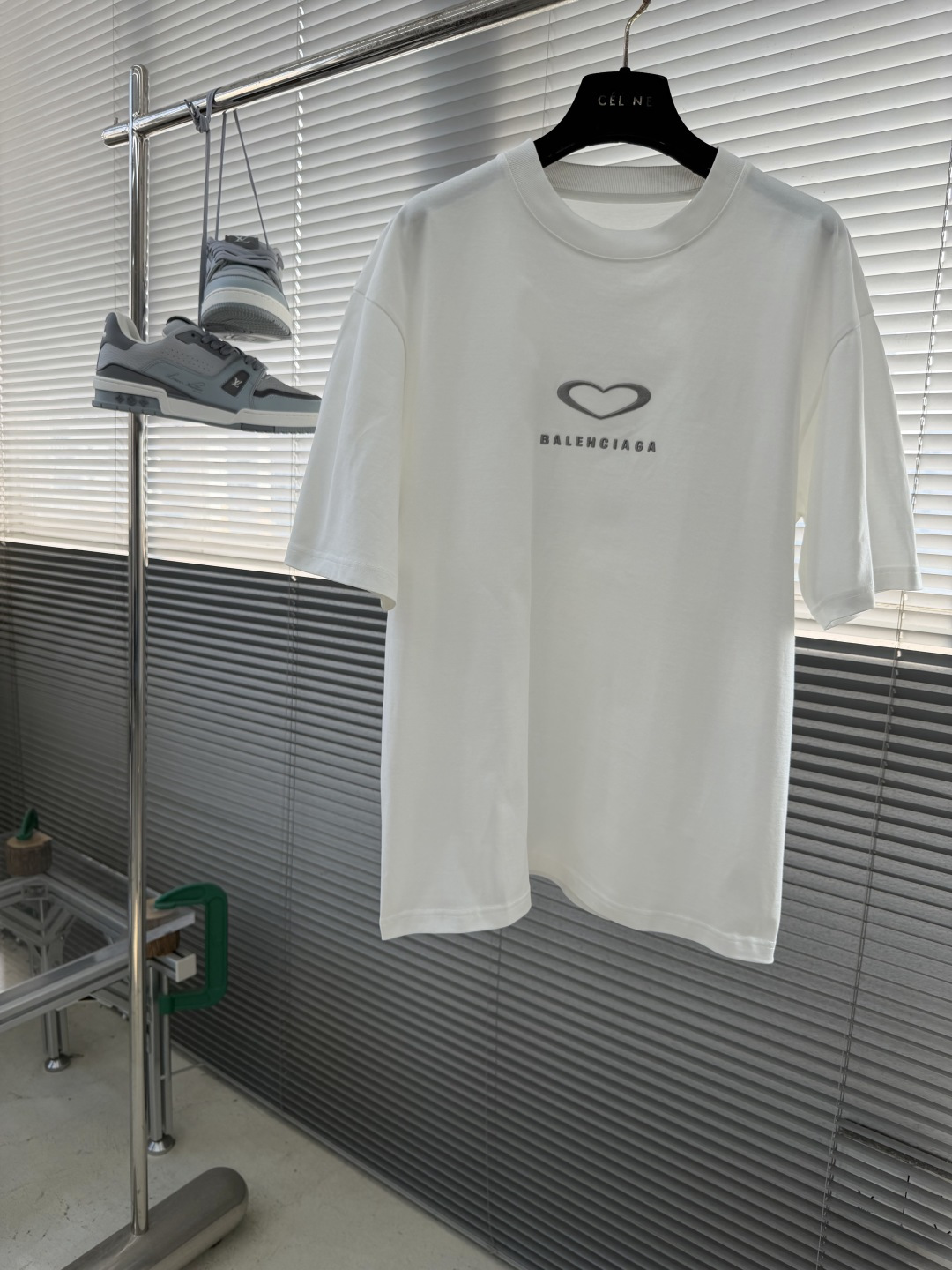 -Balenciag 刺绣印花细节全棉T恤厚款面料质感很好，亲肤感强，穿着舒适！码数：S M L XL肩