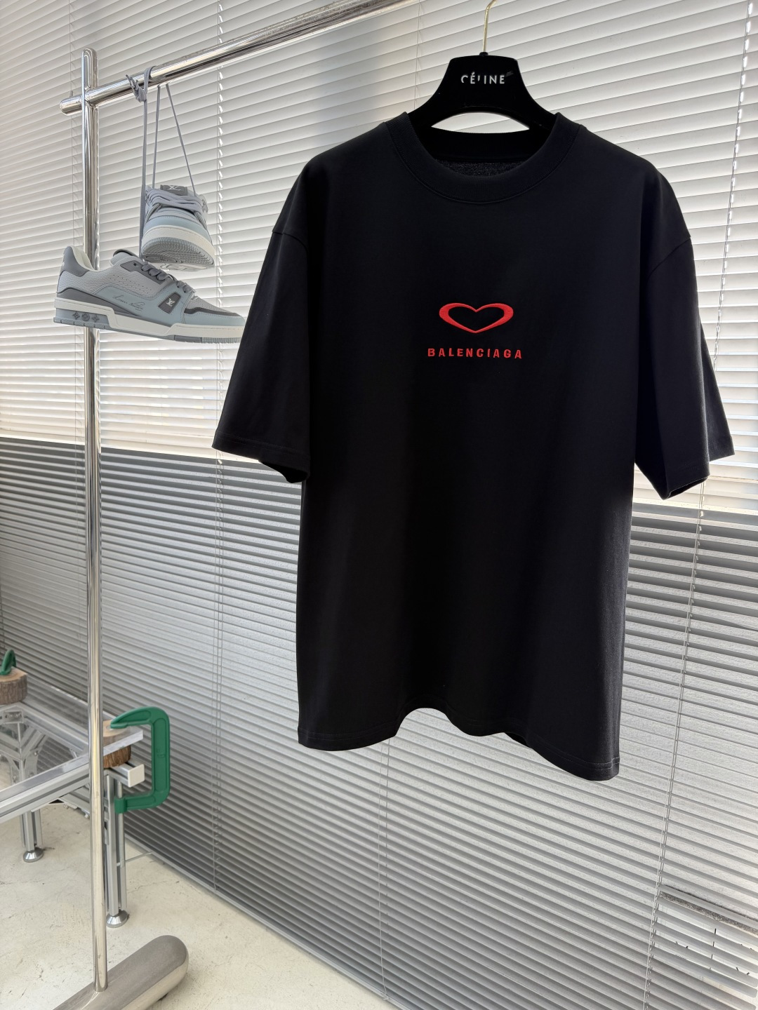 -Balenciag 刺绣印花细节全棉T恤厚款面料质感很好，亲肤感强，穿着舒适！码数：S M L XL肩