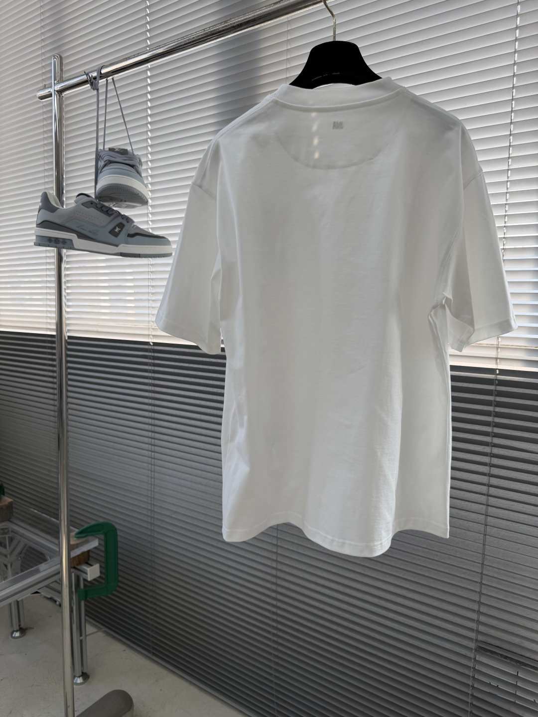 -Ami 刺绣细节全棉T恤厚款面料质感很好，亲肤感强，穿着舒适！尺码:S-XL肩宽50525355胸围 