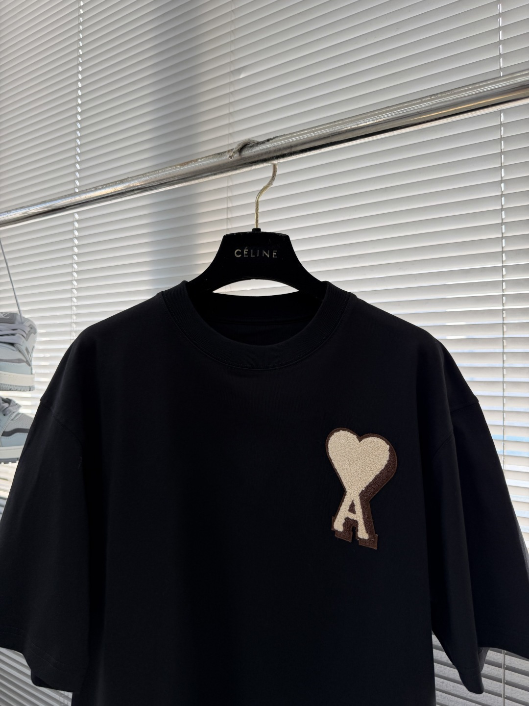 -Ami 刺绣细节全棉T恤厚款面料质感很好，亲肤感强，穿着舒适！尺码:S-XL肩宽50525355胸围 