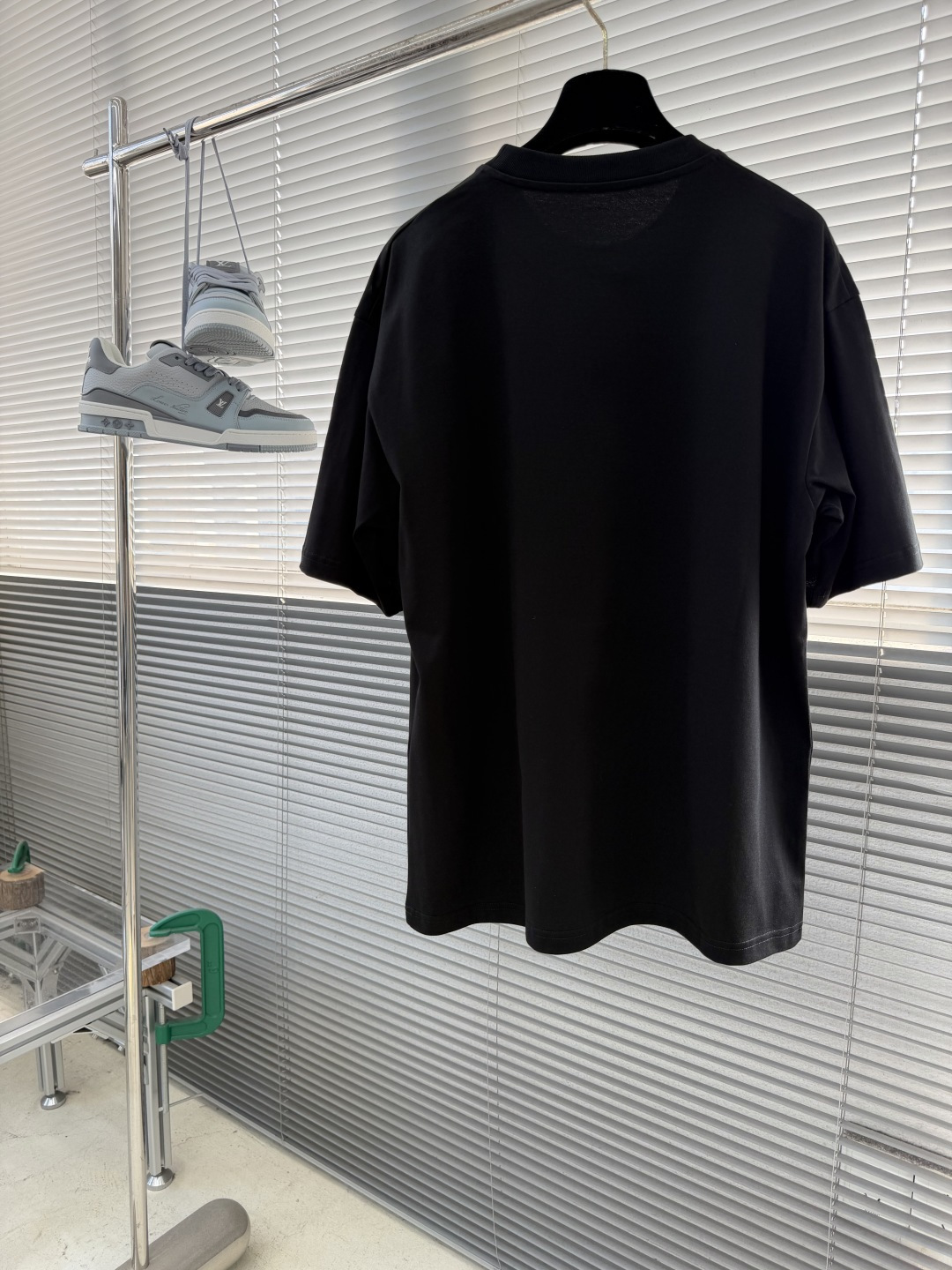 -LOEW 贴布刺绣细节全棉T恤面料质感很好，亲肤感强，穿着舒适！尺码:S-XXL肩宽444547485