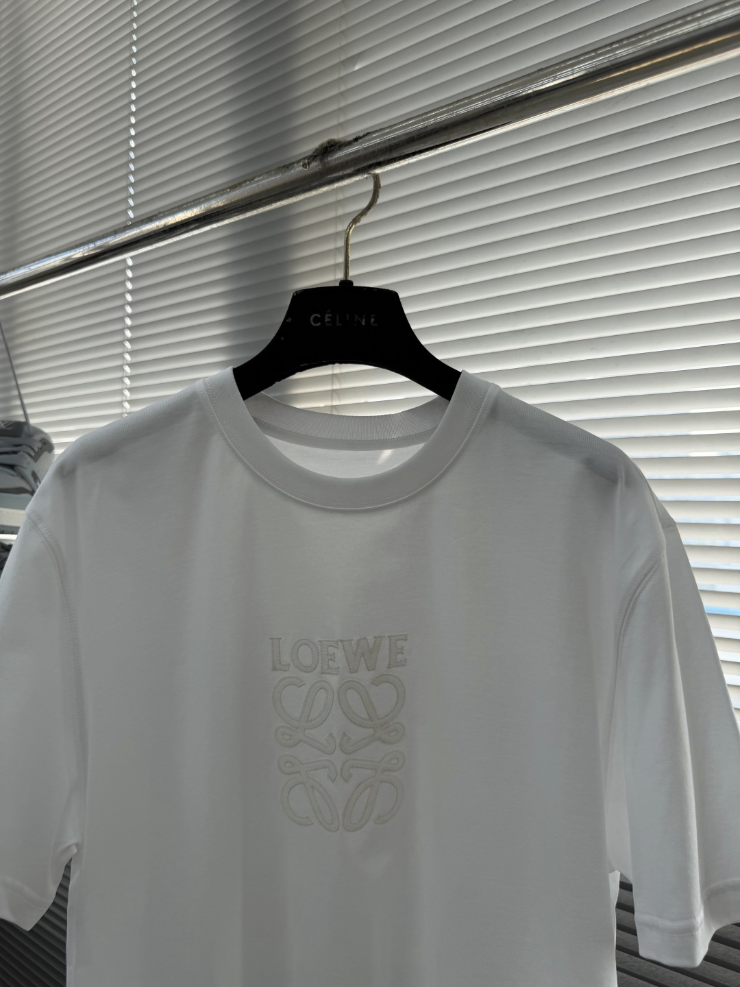 -LOEW 贴布刺绣细节全棉T恤面料质感很好，亲肤感强，穿着舒适！尺码:S-XXL肩宽444547485