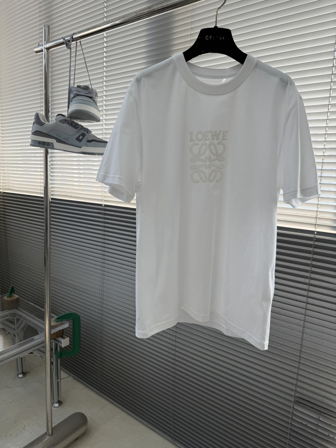 -LOEW 贴布刺绣细节全棉T恤面料质感很好，亲肤感强，穿着舒适！尺码:S-XXL肩宽444547485