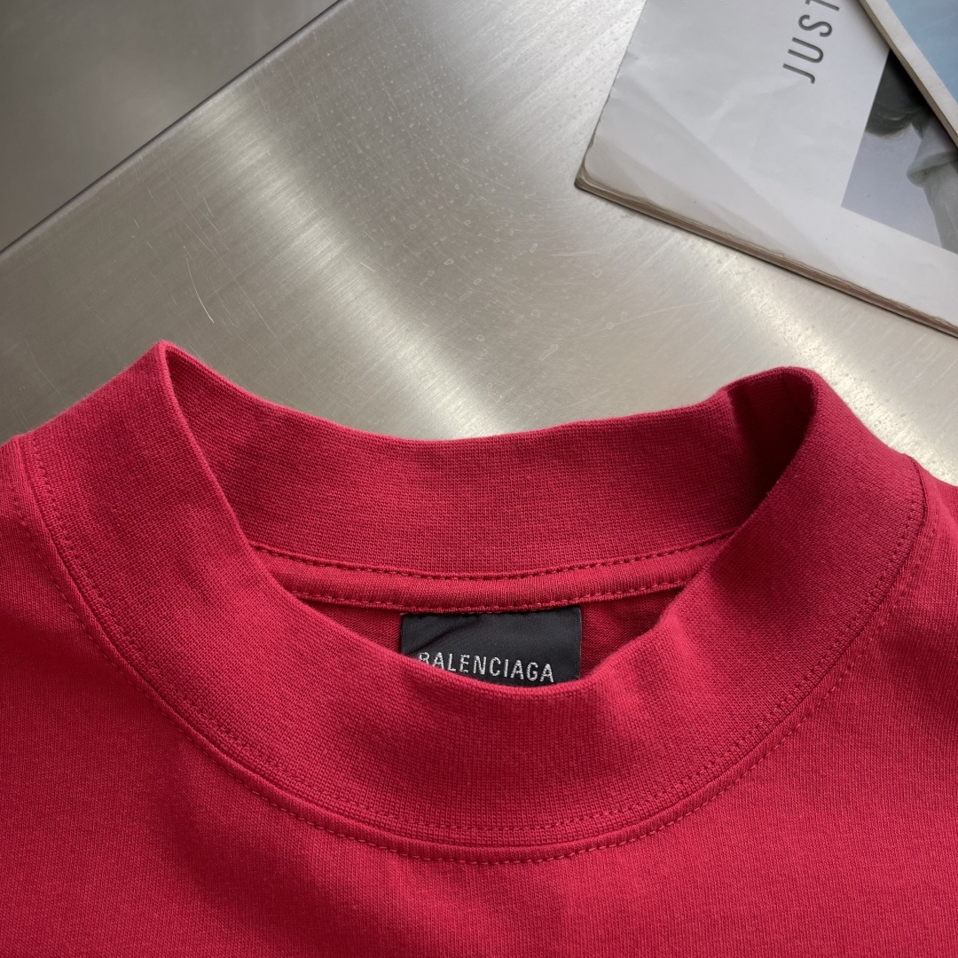 -Balenciag cursive 刺绣短袖 定制柔棉平纹针织料 质感卓越 舒适贴肤 以高级雾灰为主色