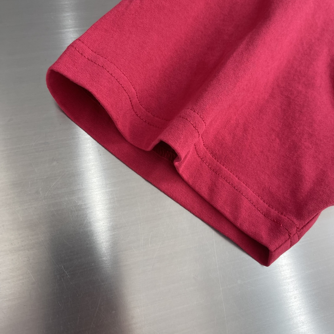 -Balenciag cursive 刺绣短袖 定制柔棉平纹针织料 质感卓越 舒适贴肤 以高级雾灰为主色