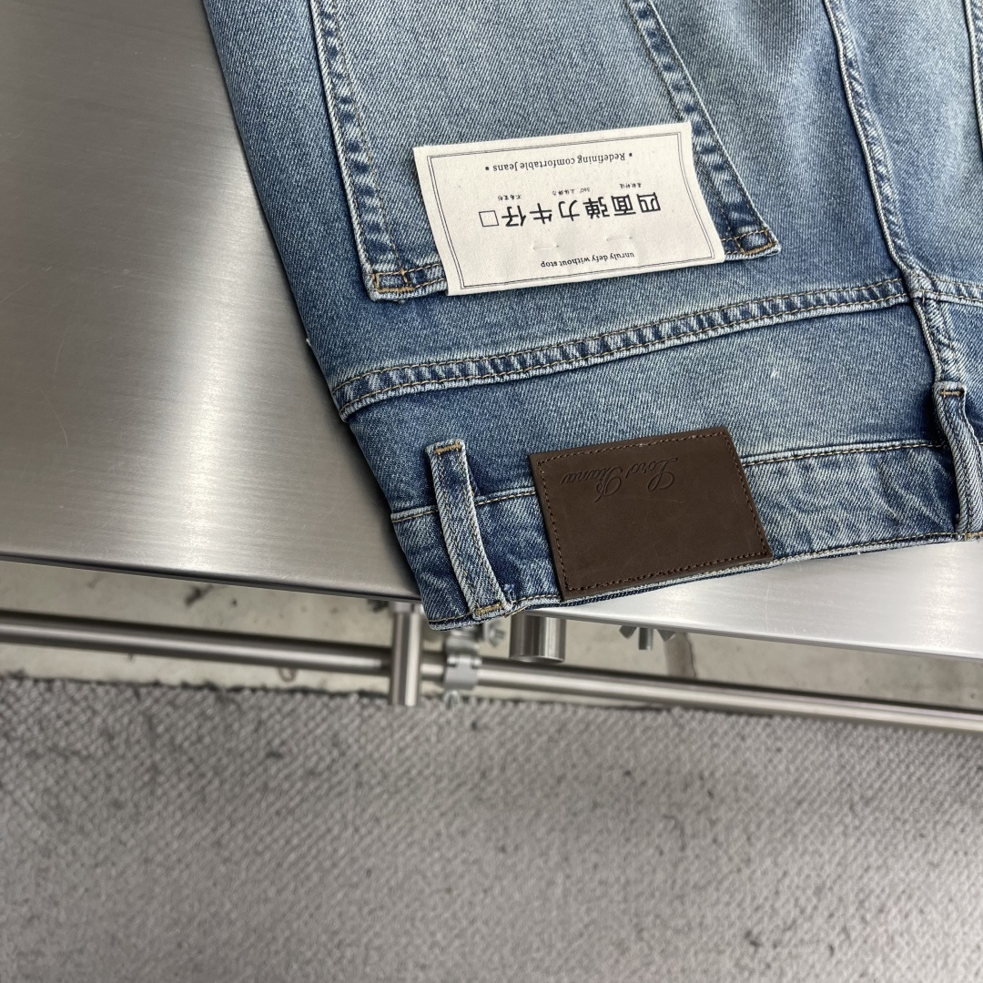 -Loro Piana 水洗牛仔裤 肉眼可见的利落裁剪，直筒修身款裤型！100%定织定染牛仔丹宁布面，裤