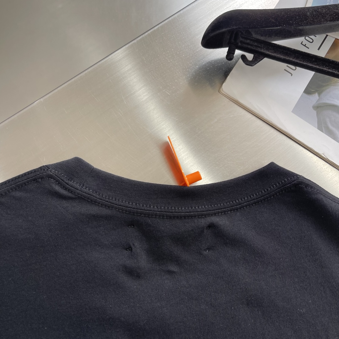 -AMIRI 徽标印花短袖 定制密织平纹棉 柔软细腻 舒适贴肤 以一袭纯净之白 散发着与生俱来的高雅气质