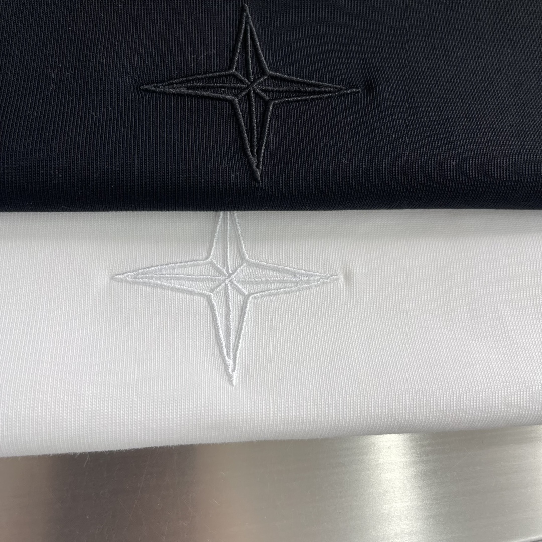 -Stone Island 2026春夏系列圆领短袖T恤衫 100%长绒棉 亲肤舒适，款式简约，前胸图案