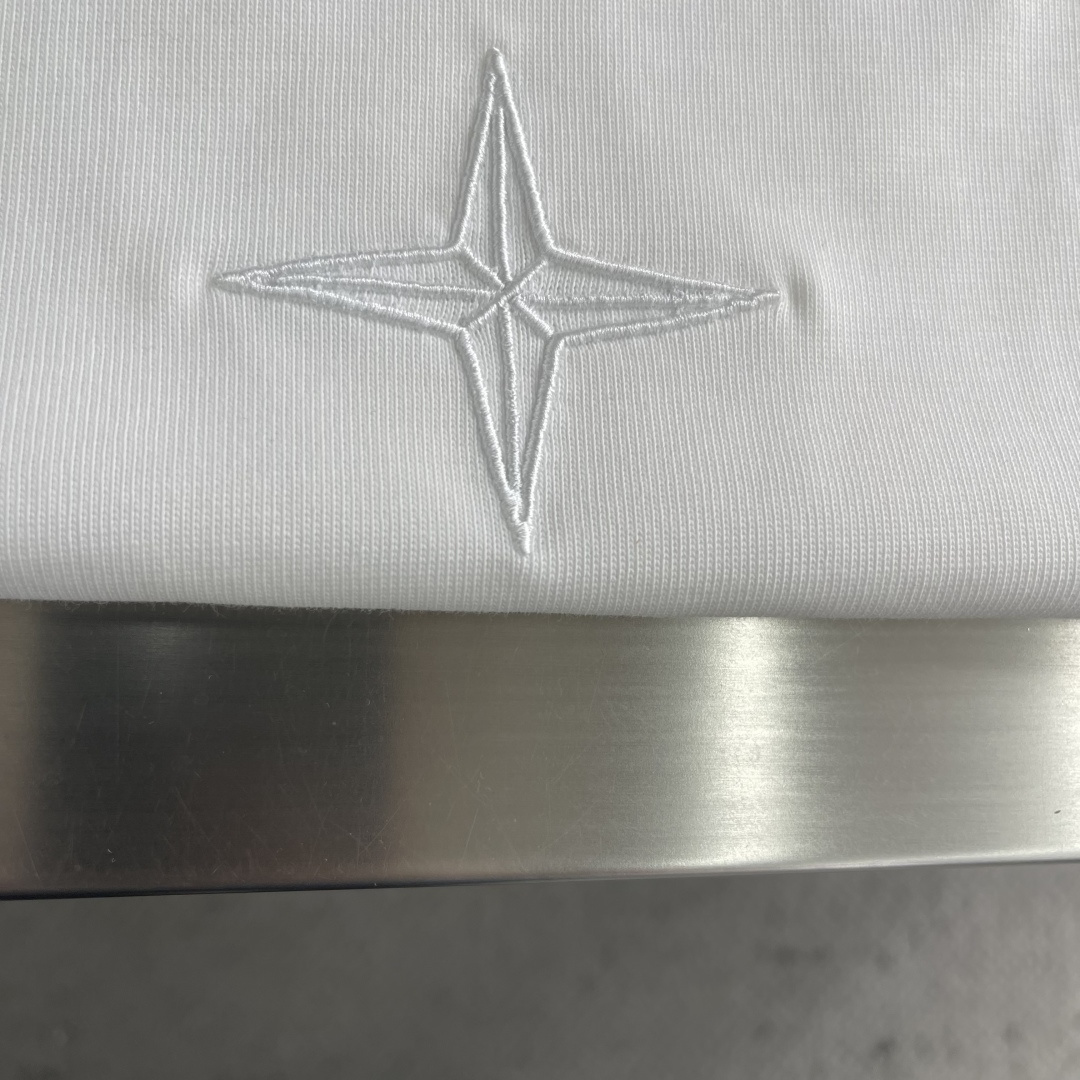 -Stone Island 2026春夏系列圆领短袖T恤衫 100%长绒棉 亲肤舒适，款式简约，前胸图案