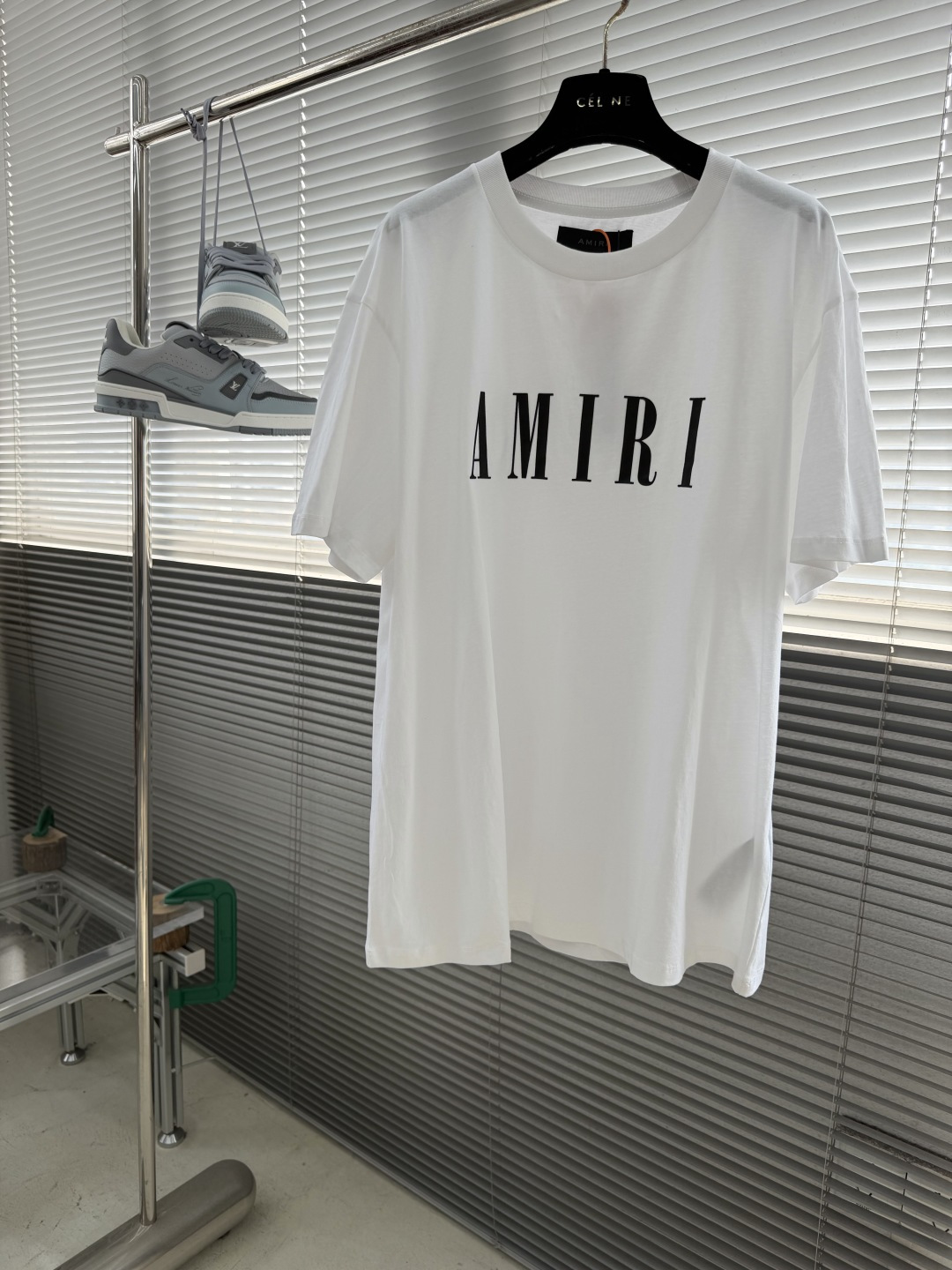 -AMIRI 徽标印花短袖 定制密织平纹棉 柔软细腻 舒适贴肤 以一袭纯净之白 散发着与生俱来的高雅气质