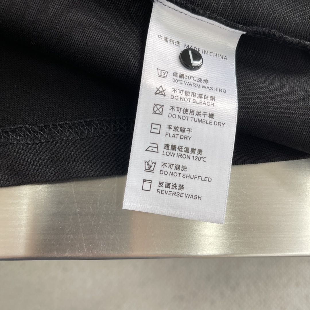-BBR 新款春季短袖🆕采用纯棉面料，克重350手感细腻，超级时尚洋气！码数：S-3XL 颜色：黑色 白