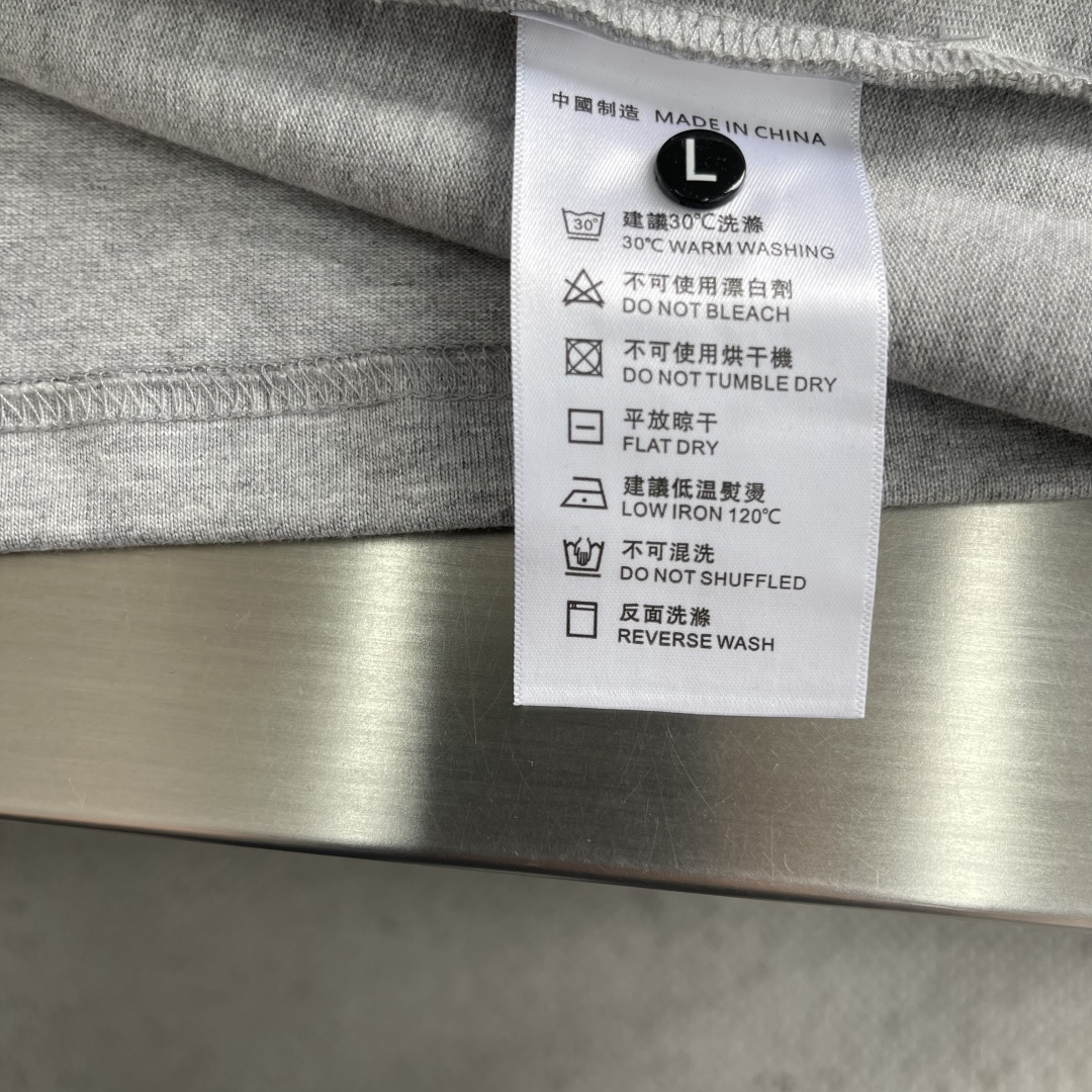 -BBR 新款春季短袖🆕采用纯棉面料，克重350手感细腻，超级时尚洋气！码数：S-3XL 颜色：黑色 白