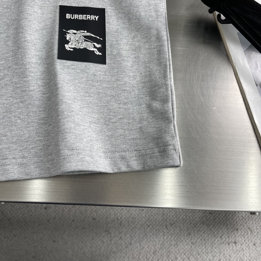 -BBR 新款春季短袖🆕采用纯棉面料，克重350手感细腻，超级时尚洋气！码数：S-3XL 颜色：黑色 白