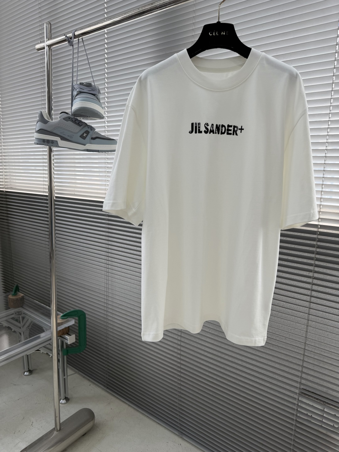 NO:952889,(XXL/1) -JIL SANDER's new spring short-sleeved style is made of pure cotton fabric, weighs 350 grams, has a delicate feel, and is super fashionable and stylish!  Size S-3XL Color Gray White Same style for men and women, jil sander, T-shirt,19860909（XXL/1） -JIL SANDER新款春季短袖采用纯棉面料,克重350手感细腻,超级时尚洋气！ 码数S-3XL 颜色灰色 白色 男女同款,,jil sander,T-shirt,,Men's clothing