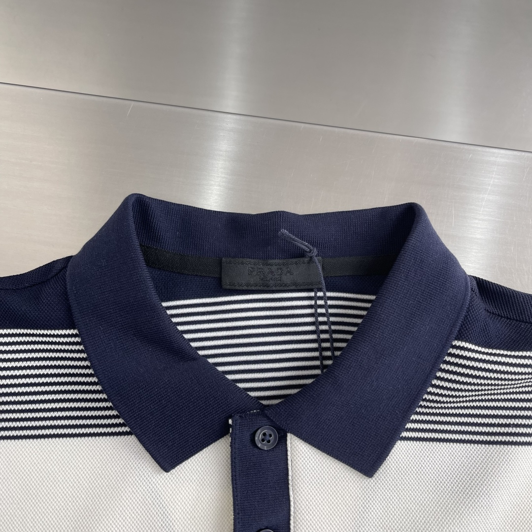 -PRAD 26ss 春夏新款条纹翻领T恤原版定制面料选用进口珠地棉轻薄透气 上身丝滑、舒适高端大气、经