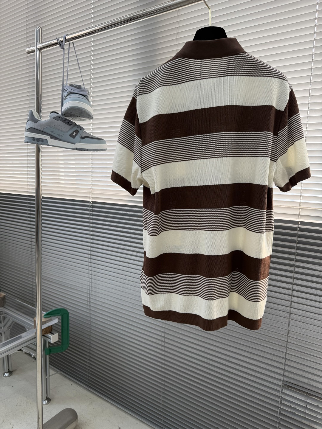 -PRAD 26ss 春夏新款条纹翻领T恤原版定制面料选用进口珠地棉轻薄透气 上身丝滑、舒适高端大气、经