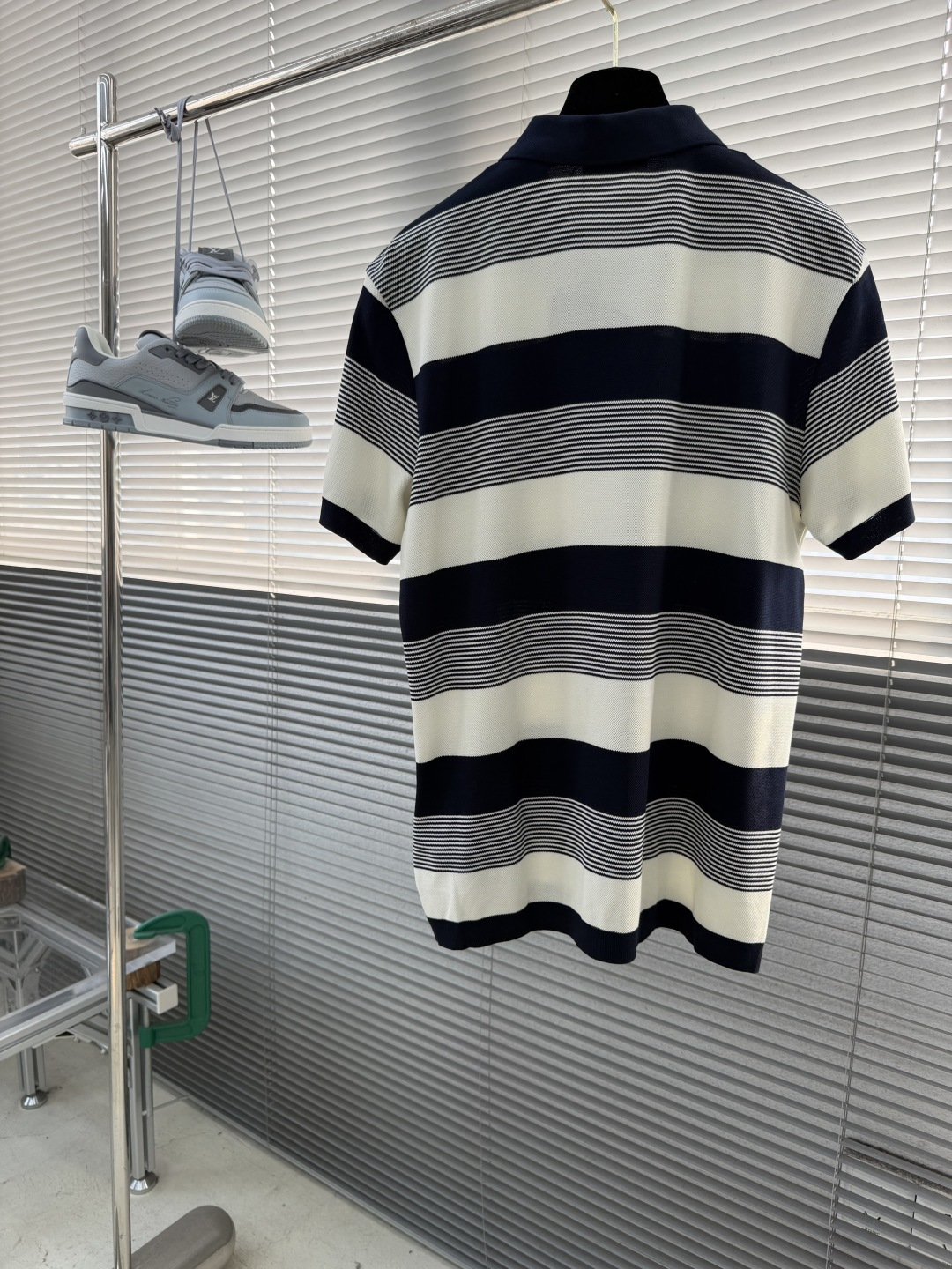 -PRAD 26ss 春夏新款条纹翻领T恤原版定制面料选用进口珠地棉轻薄透气 上身丝滑、舒适高端大气、经