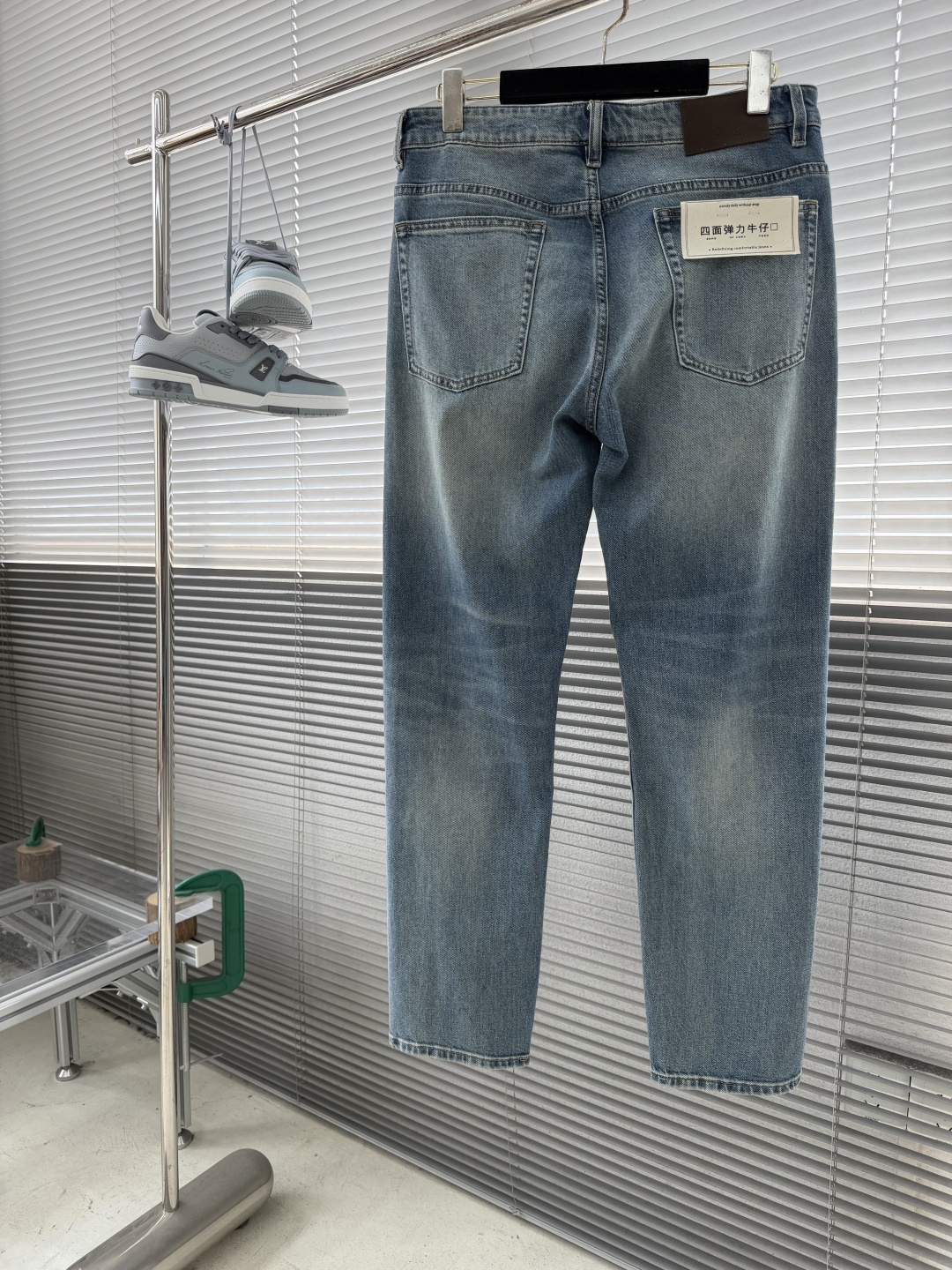 -Loro Piana 水洗牛仔裤 肉眼可见的利落裁剪，直筒修身款裤型！100%定织定染牛仔丹宁布面，裤