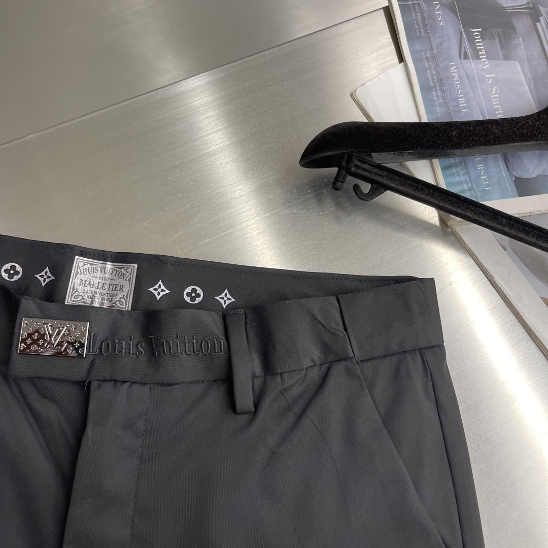 -驴牌 2026春夏系列休闲西裤版型：小直筒 （32码裤脚18CM）面料：超柔软四面高弹力锦氨面料 设计