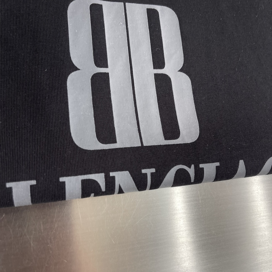 -Balenciag 双B标识‼️短袖T恤自带贵气瞬间把低调奢华感拉满!面料采用280g新疆棉➕索罗娜面