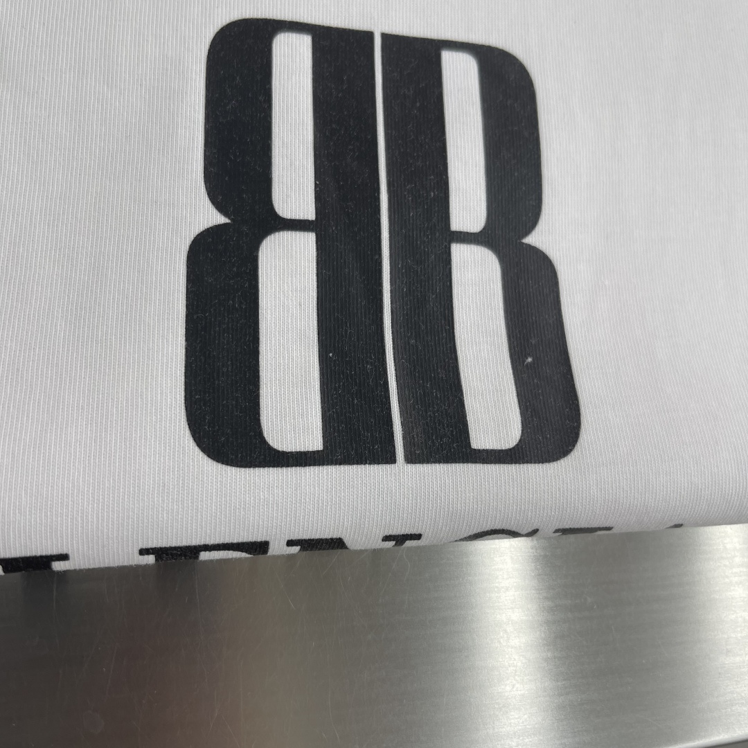 -Balenciag 双B标识‼️短袖T恤自带贵气瞬间把低调奢华感拉满!面料采用280g新疆棉➕索罗娜面