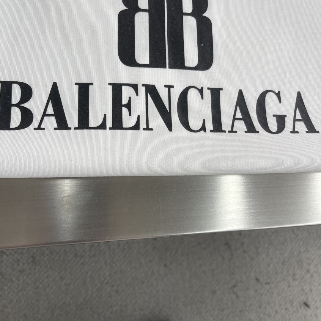 -Balenciag 双B标识‼️短袖T恤自带贵气瞬间把低调奢华感拉满!面料采用280g新疆棉➕索罗娜面