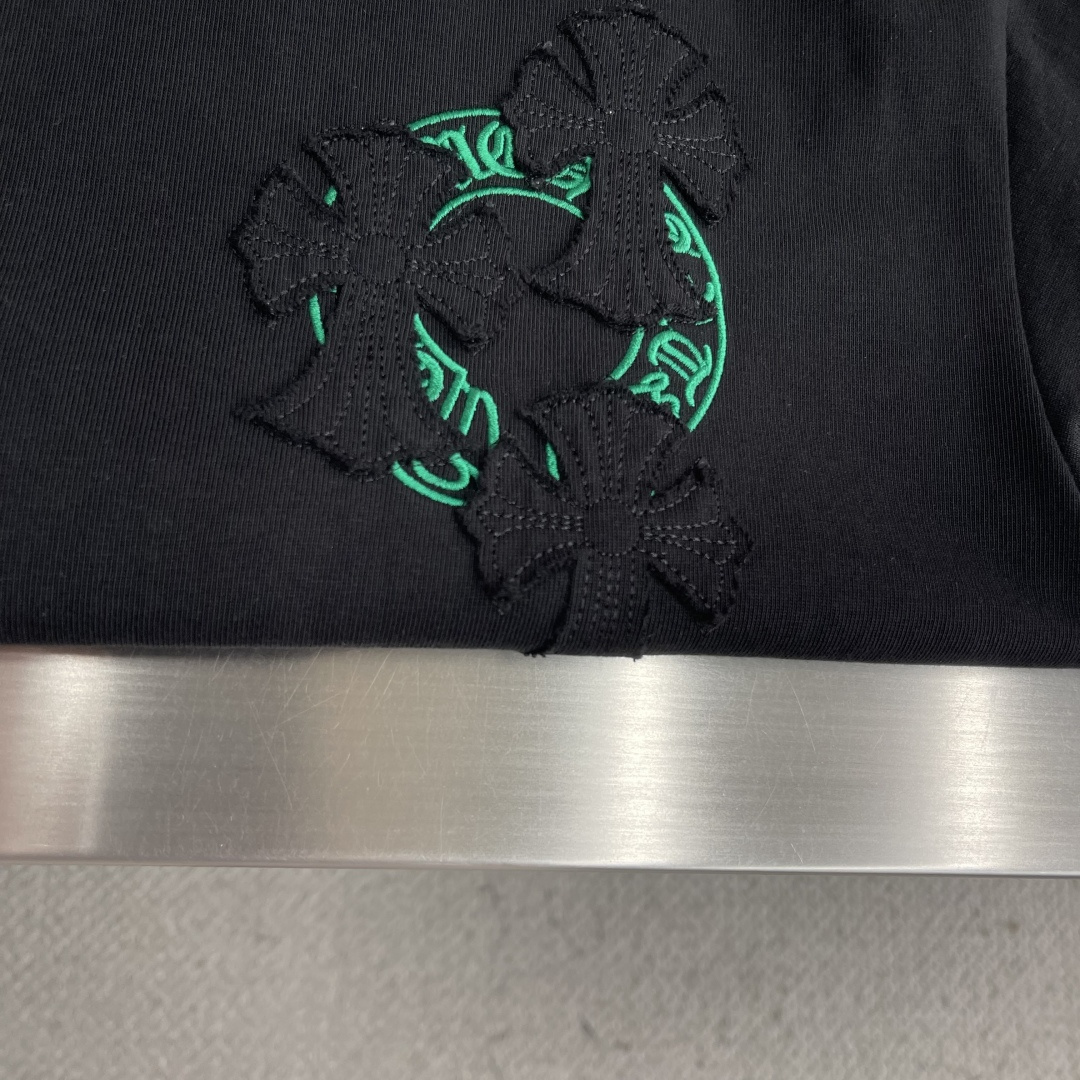 -CH 克罗心 早春新款水洗彩色刺绣短袖T，基础休闲的版型裁剪工艺，着穿效果毋庸置疑的帅气有型，采用10