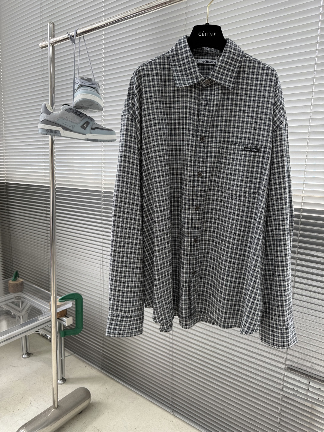 NO:917447,-Acne Studio26's new long-sleeved button-down shirt is made of organic cotton flannel with a peach finish and features a seasonal plaid pattern. Features a chest pocket with Acne Studios logo label and is cut for a loose fit, hip length. Size S.M.L.  68.5,,acne studios,dior,shirts,19860909-Acne Studio26新款长袖纽扣衬衫由有机棉法兰绒制成,桃红色饰面,以季节性格纹图案为特色.配有一个胸前口袋,上面印有Acne Studios标志标签,剪裁宽松合身,臀部长度. 码数S.M.L.XL 衣长75.5 77 76.5 78 胸围156 160 164 168 肩宽62.5 64 67 68.5,,acne studios,dior,shirts,,Men's clothing