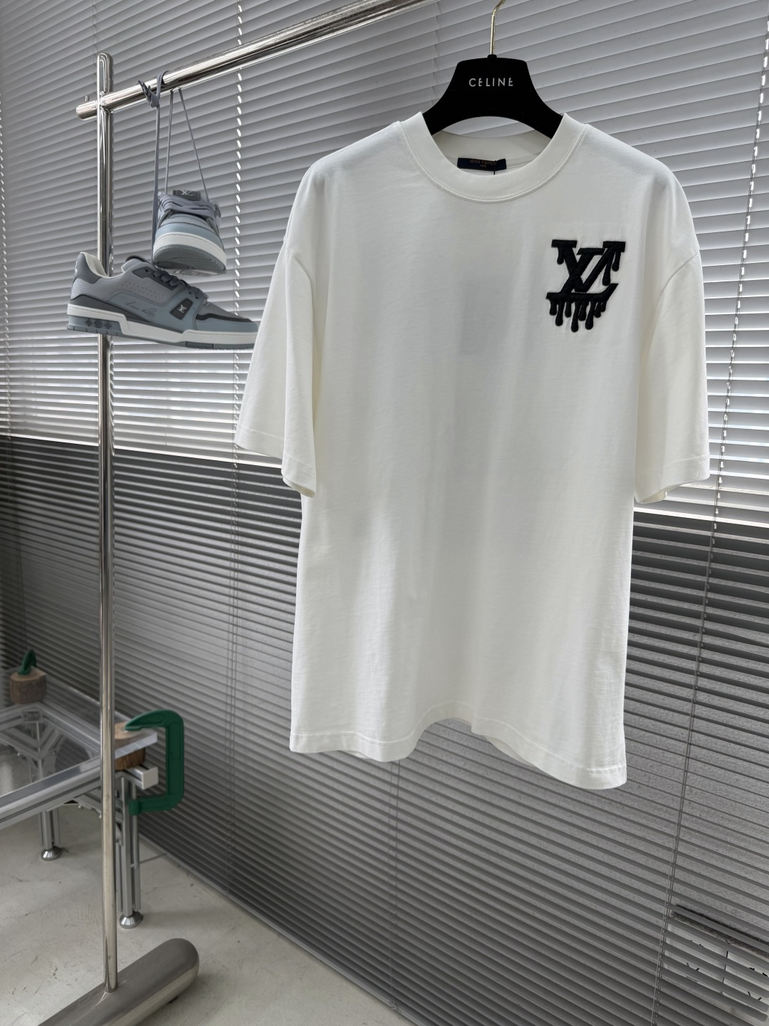 -驴牌 经典字母logo元素设计 圆领短袖T恤短袖单品里面不可多得的一件利器，全新元素拼接围边印工艺lo