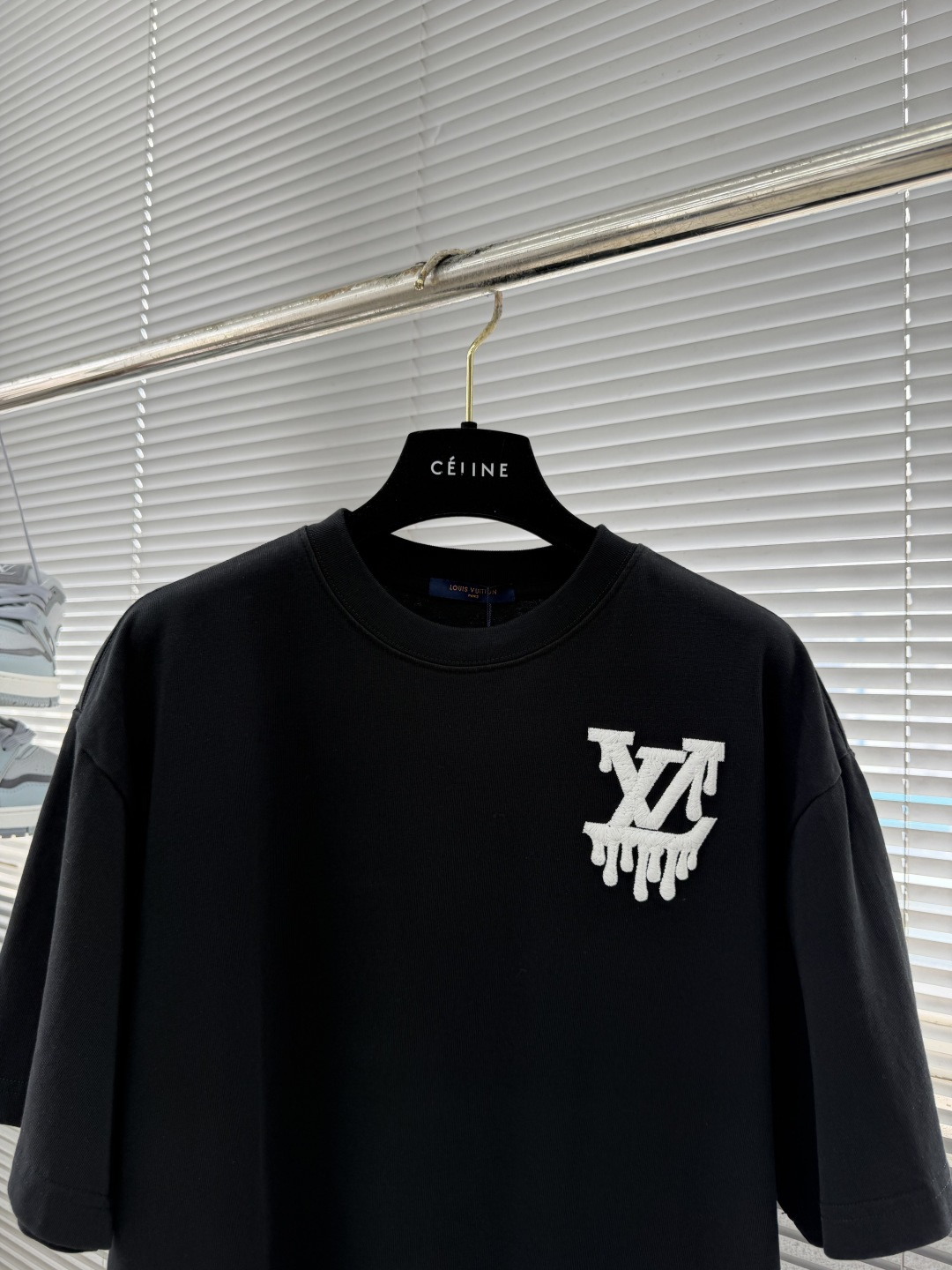-驴牌 经典字母logo元素设计 圆领短袖T恤短袖单品里面不可多得的一件利器，全新元素拼接围边印工艺lo