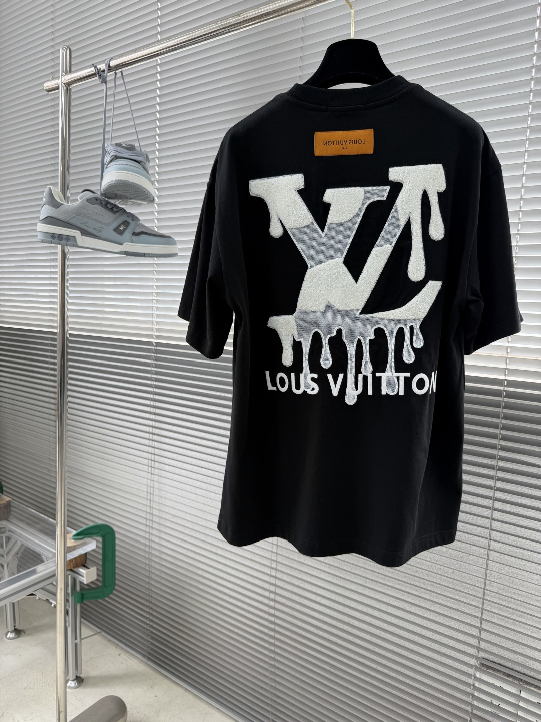 -驴牌 经典字母logo元素设计 圆领短袖T恤短袖单品里面不可多得的一件利器，全新元素拼接围边印工艺lo