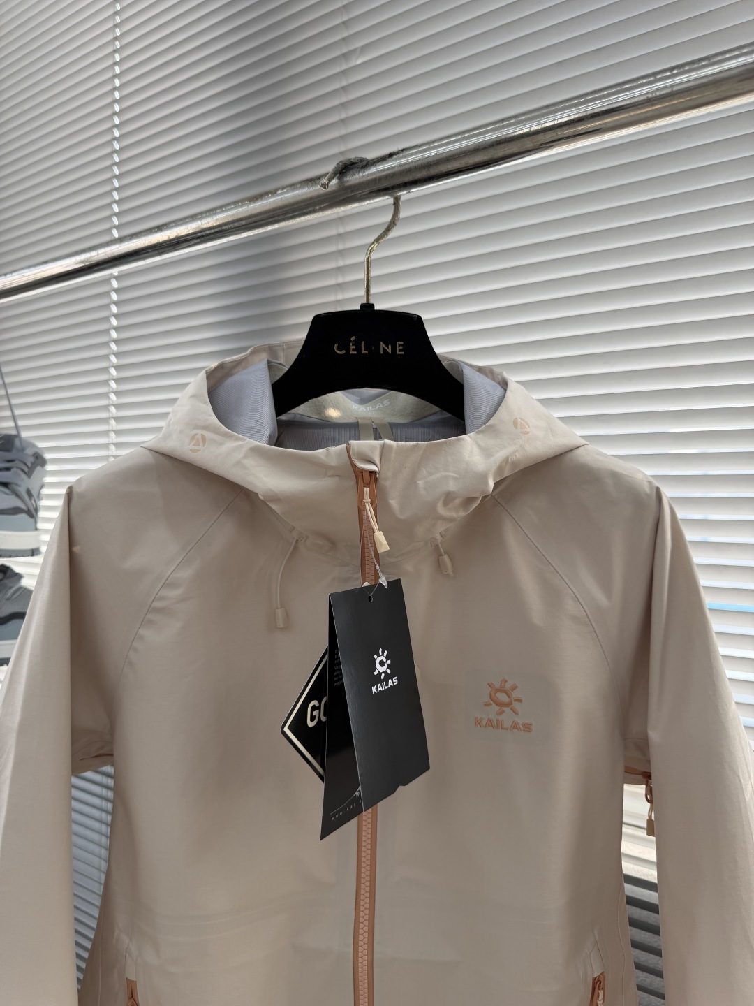 -KAILAS 户外连帽冲锋衣 透气防风防水登山服 男女情侣款运动夹克全新硬壳冲锋衣夹克，户外防水硬壳向