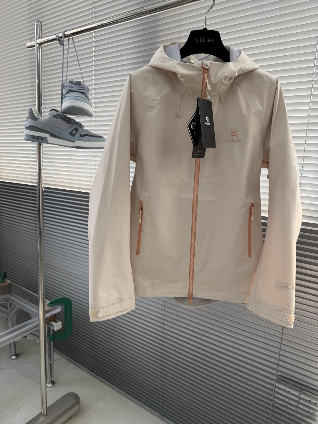 -KAILAS 户外连帽冲锋衣 透气防风防水登山服 男女情侣款运动夹克全新硬壳冲锋衣夹克，户外防水硬壳向